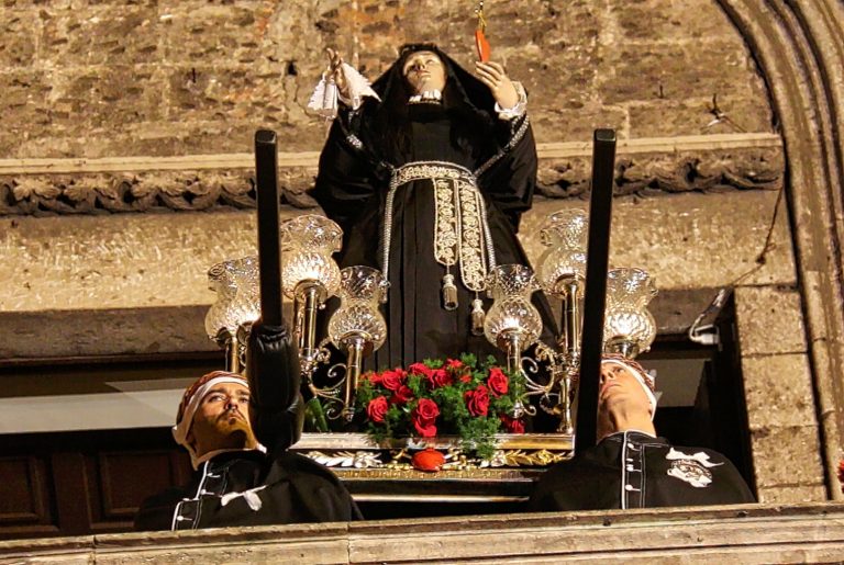 Septimo Die, giovedì l’Addolorata “Nguè” per l’ultima volta. Si chiude l’edizione 2017 Septimo Die, giovedì l’Addolorata “Nguè” per l’ultima volta. Si chiude l’edizione 2017