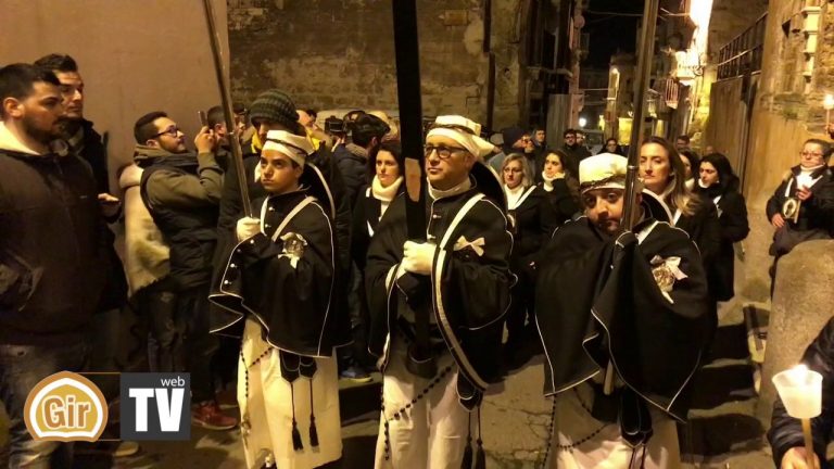 «A Forore», a Taranto, martedì 13 febbraio, la notte si tinge di nero «A Forore», a Taranto, martedì 13 febbraio, la notte si tinge di nero